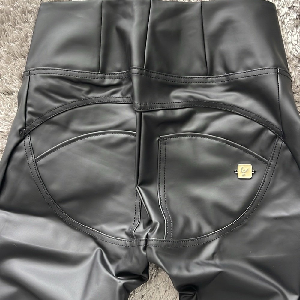 Freddy wr.up s/4 small black faux leather high waisted new nwt full length - Picture 8 of 11
